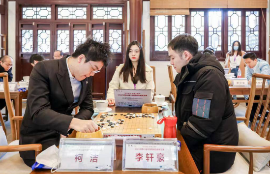李轩豪首夺西南棋王:比拿世界冠军难 李轩豪九段首次捧起西南棋王奖杯