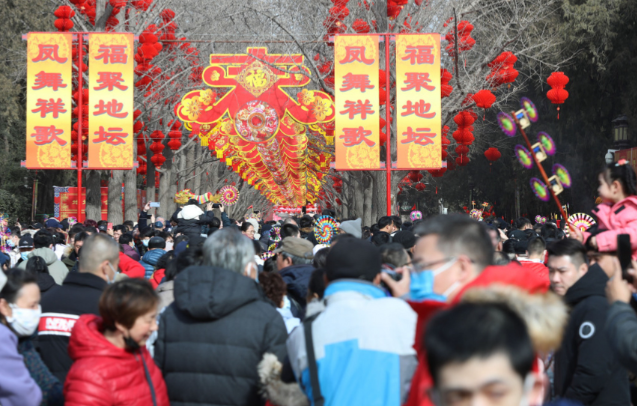 老板27万拿下网红摊位日成本3万 2026年太昊陵庙会网红摊位拍出