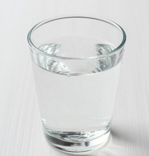 长期喝白开水与长期喝茶的人相比谁的身体更健康？2026长期喝白开水有哪些好处？