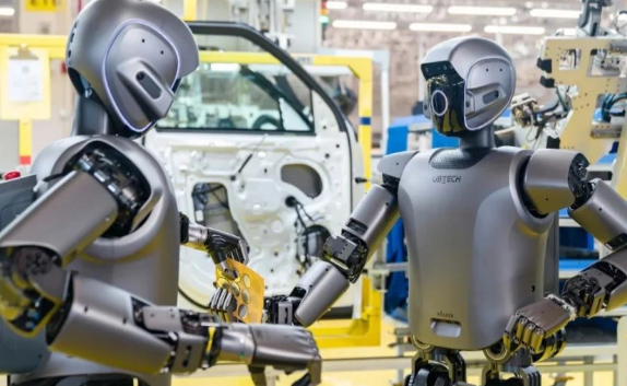 车企为何扎堆进军人形机器人 2025年国内人形机器人整机企业已超140家