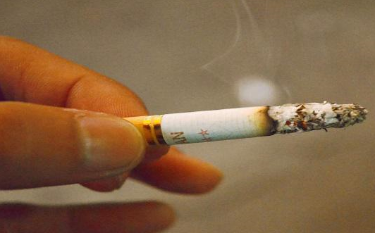 男子1天3包烟全身血管损坏 长期抽烟对血管系统有什么损伤