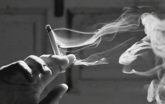 男子1天3包烟全身血管损坏 长期抽烟对血管系统有什么损伤