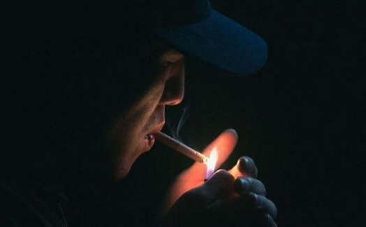 男子1天3包烟全身血管损坏 长期抽烟对血管系统有什么损伤