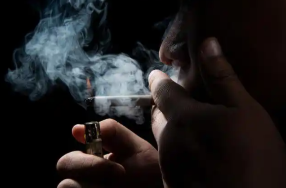 男子1天3包烟全身血管损坏 长期抽烟对血管系统有什么损伤