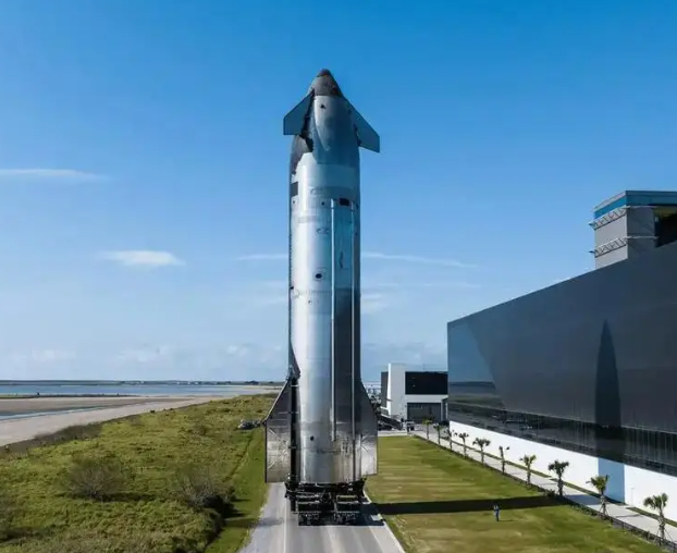 马斯克发布史上最大造芯计划!80%算力要上太空