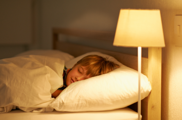 20岁女生长期开灯睡觉胖到200斤 长期睡觉不关灯对身体有什么影响