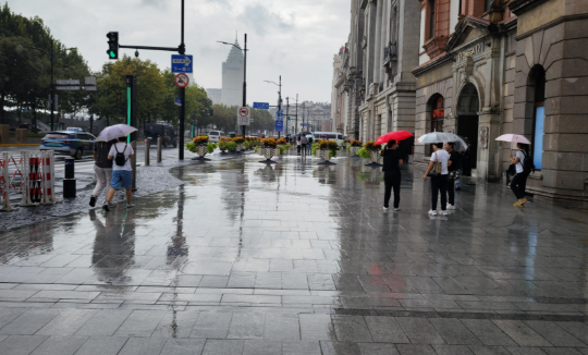 未来三天南方多地阴雨天气持续 25日前后北方多地气温升高到20度左右