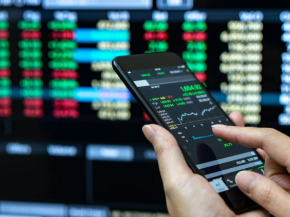 沪深两市今日成交额合计2.18万亿元 沪指涨1.3%重返3900点