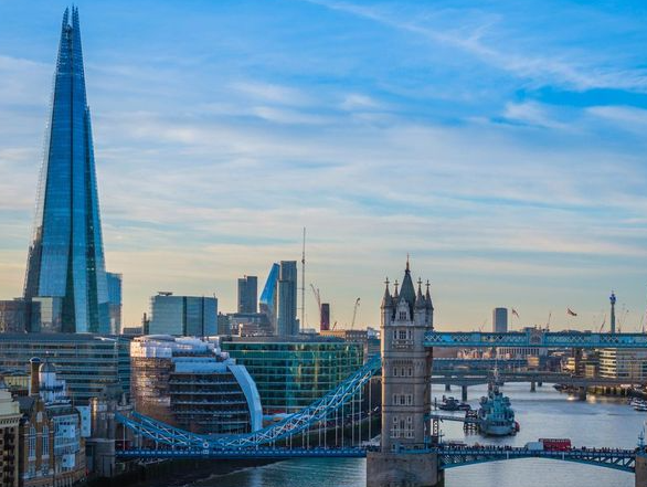 英国国债10年期收益率下跌至4.90% 中东局势显著抑制英国经济增长