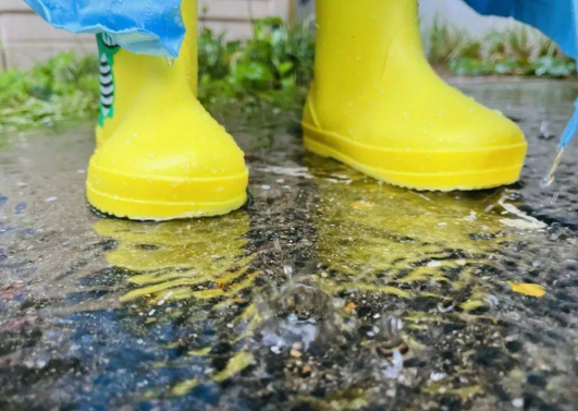 25至27日南方地区持续阴雨天气 明日青海北部地区将有大雪天气