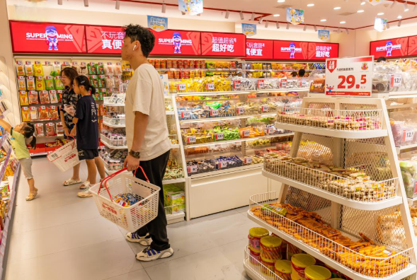 年轻人为什么青睐零食店 折扣零食店在全国多地快速发展