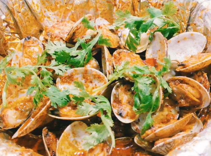 春天的第一桶海鲜泡面现抓现吃，春天海鲜什么最肥?