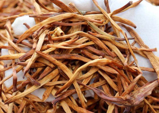 萱草的功效与作用有哪些 萱草与那些药材一起使用效果更好