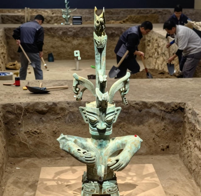 三星堆一天卖出超800只神鸟啾啾 2026三星堆“顶流”背后藏着年轻人最好的搞钱赛道