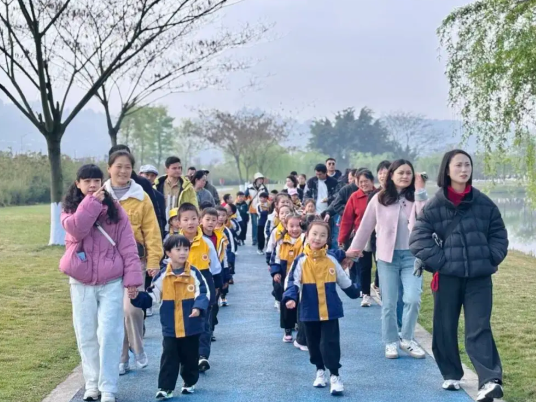 “孩子们需要春天 大人也一样” 2026年适合大人小孩一起去的春游目的地推荐 “孩子们需要春天 大人也一样” 2026年适合大人小孩一起去的春游目的地推荐
