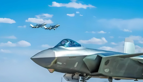 全球唯一双座隐身战机!解析歼-20S 歼-20S与单座版歼-20有什么差别