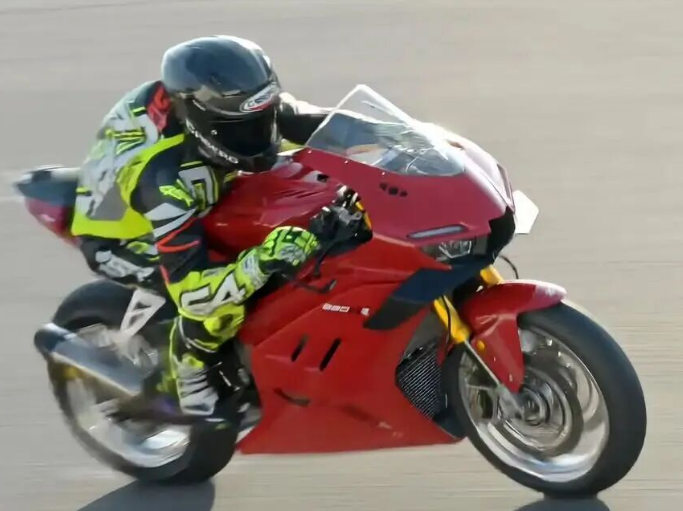 张雪机车WSBK夺冠!张雪机车世界顶级摩托车赛事连夺两冠!