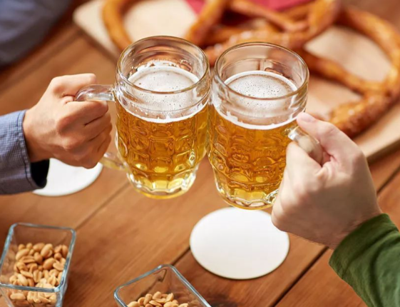受年轻人热捧的“假酒”还算酒吗 无醇酒成为年轻人的另一个选项