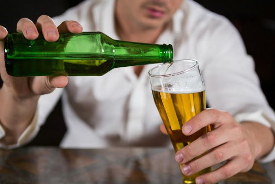 受年轻人热捧的“假酒”还算酒吗 无醇酒成为年轻人的另一个选项