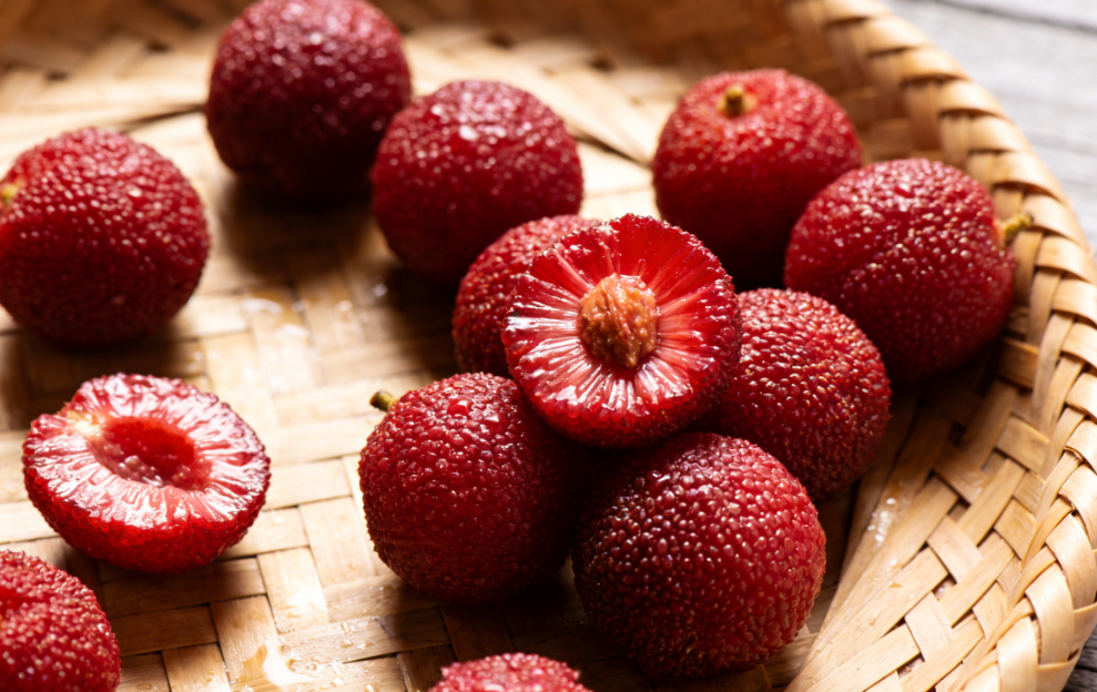 杨梅吃了舌头会变色？2026杨梅季放心吃