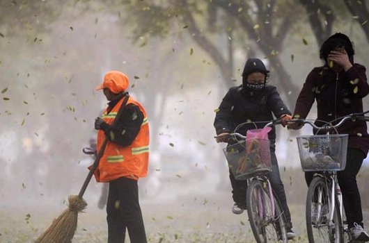大雾+沙尘暴+暴雨+大风4预警齐发 今明两天湖南大部分地区有大到暴雨