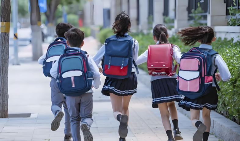 多地中小学开启春假模式，家长面对春假怎么办？