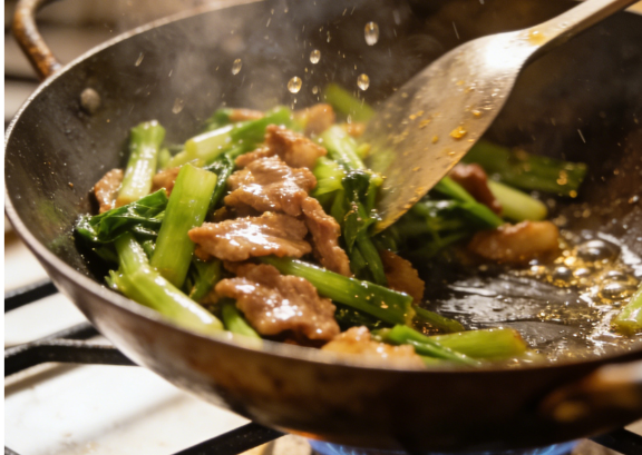 炒菜习惯或产生致癌物？4个炒菜习惯或让致癌物翻倍