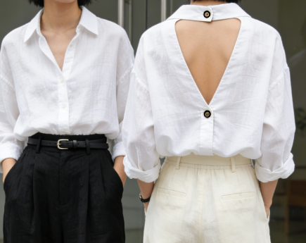 基础款白衬衫这样穿变身个性单品，衬衫反穿尽显时髦