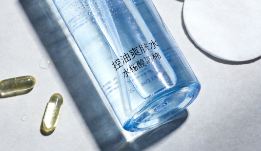 油痘肌护理别乱洗脸，油痘肌护理从温和清洁开始