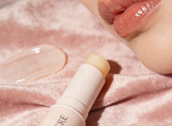 唇部护理如何告别干裂死皮？唇部护理热敷按摩加修护