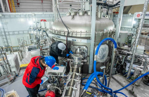 上海“人造太阳”千秒级稳态运行 ‌“洪荒70”‌实现‌1337秒‌稳态长脉冲运行