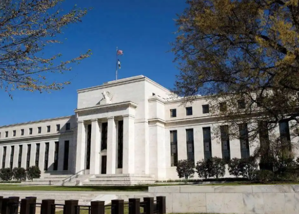 美联储4月维持利率不变的概率为98.4%，年内降息预期回升至35.2%