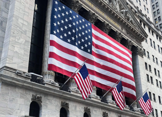 美联储4月维持利率不变的概率为98.4%，年内降息预期回升至35.2%