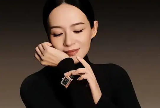 章子怡在武汉街头拍摄新片，章子怡拍摄新片《村晚》