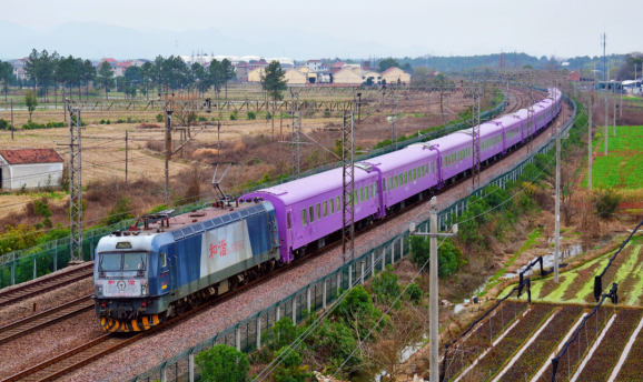 全国铁路一季度开行旅游列车627列 2026一季度全国铁路累计发送旅客‌11.33亿人次‌