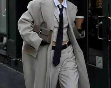 高智风马甲三件套穿出书卷气，2026高智风穿搭正流行