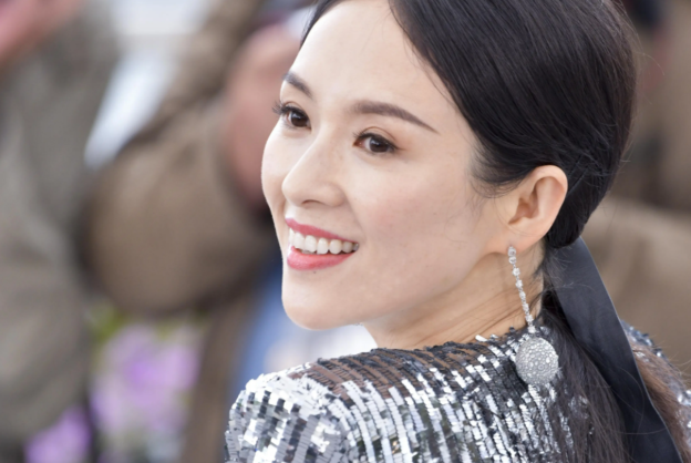 章子怡在武汉街头拍摄新片，章子怡拍摄新片《村晚》
