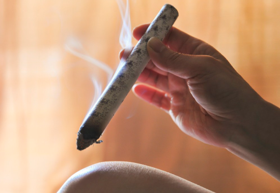 晚上能做艾灸吗 晚上做艾灸药注意什么