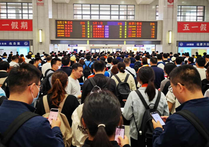 五一假期首日火车票今日开售，本周五可买假期首日火车票