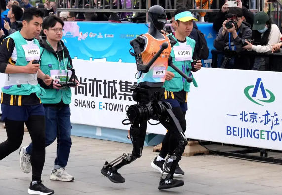 2026北京亦庄半程马拉松4月19日举行 马拉松比赛对人形机器人产业发展有何意义