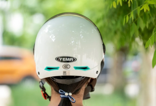 佩戴头盔从“倡导”变“强制” 5月1日起在北京驾驶和乘坐电动自行车将强制佩戴头盔.