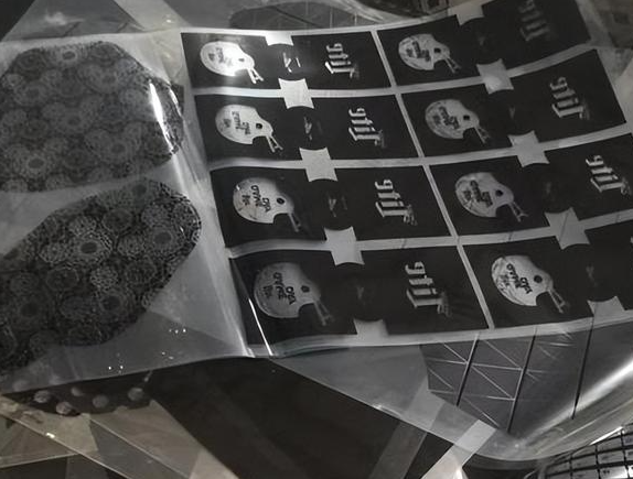 1.5元收一张旧CT片?千万别卖 非法提炼旧CT片污染环境危害健康