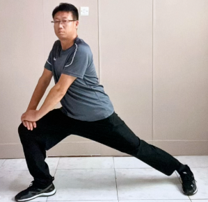 坚持拉伸就能帮身体 “柔筋调肝”,每日拉伸胆经侧弓步 坚持拉伸就能帮身体 “柔筋调肝”,每日拉伸胆经侧弓步