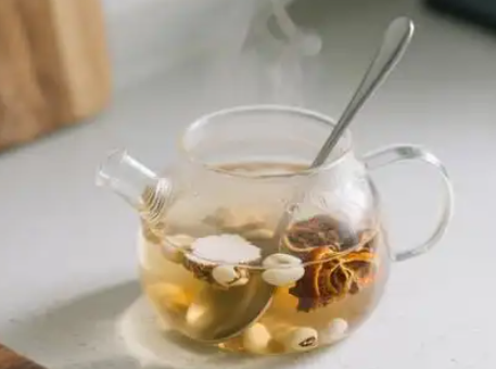 谷雨养生就喝茯苓陈皮二花茶，茯苓陈皮二花茶健脾祛湿