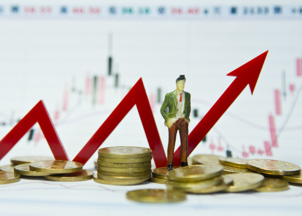 英国消费者信心跌至33个月新低，房地产市场与通胀压力持续