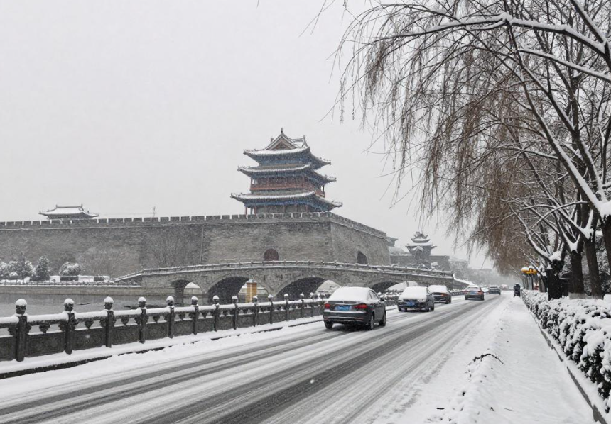 立夏前为何突降鹅毛大雪,陕西咸阳四月飞雪 立夏前为何突降鹅毛大雪,陕西咸阳四月飞雪