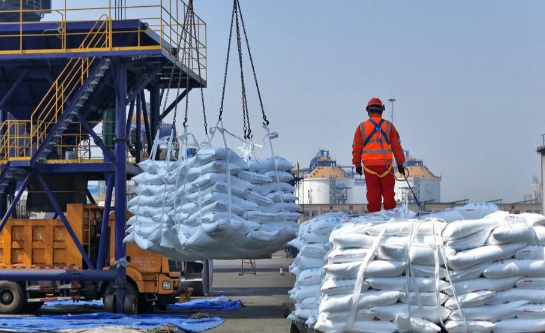 中东颗粒尿素期货涨幅超过75% 霍尔木兹海峡化肥运输中断全球化肥供应告急