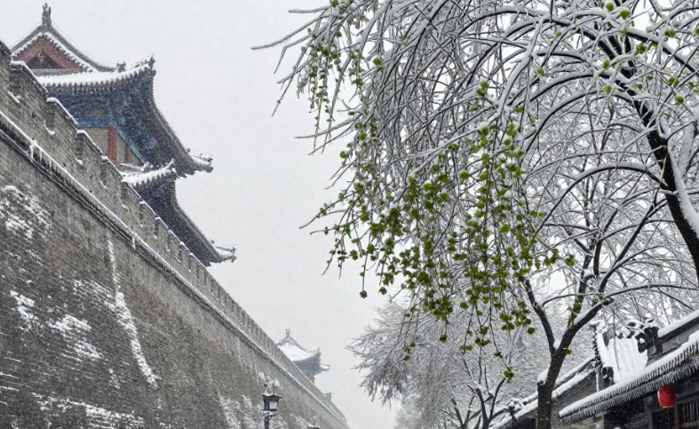 立夏前为何突降鹅毛大雪,陕西咸阳四月飞雪 立夏前为何突降鹅毛大雪,陕西咸阳四月飞雪
