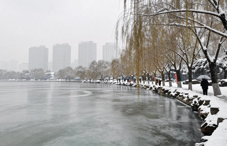 立夏前为何突降鹅毛大雪,陕西咸阳四月飞雪 立夏前为何突降鹅毛大雪,陕西咸阳四月飞雪
