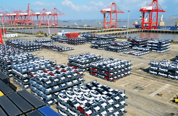 中国电车海外爆火运输船不够用了 我国3月汽车整车出口同比增长72.7%